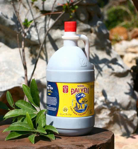 Mắm cao đạm thượng hạng can 1900ml - độ đạm 25N